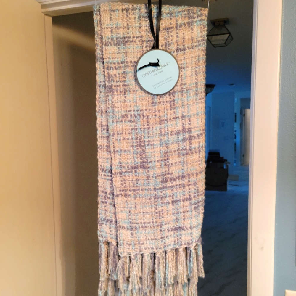 NWT Cynthia Rowley New York decorative throw blanket